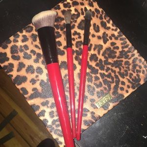 SMASHBOX foundation and eye brushes
